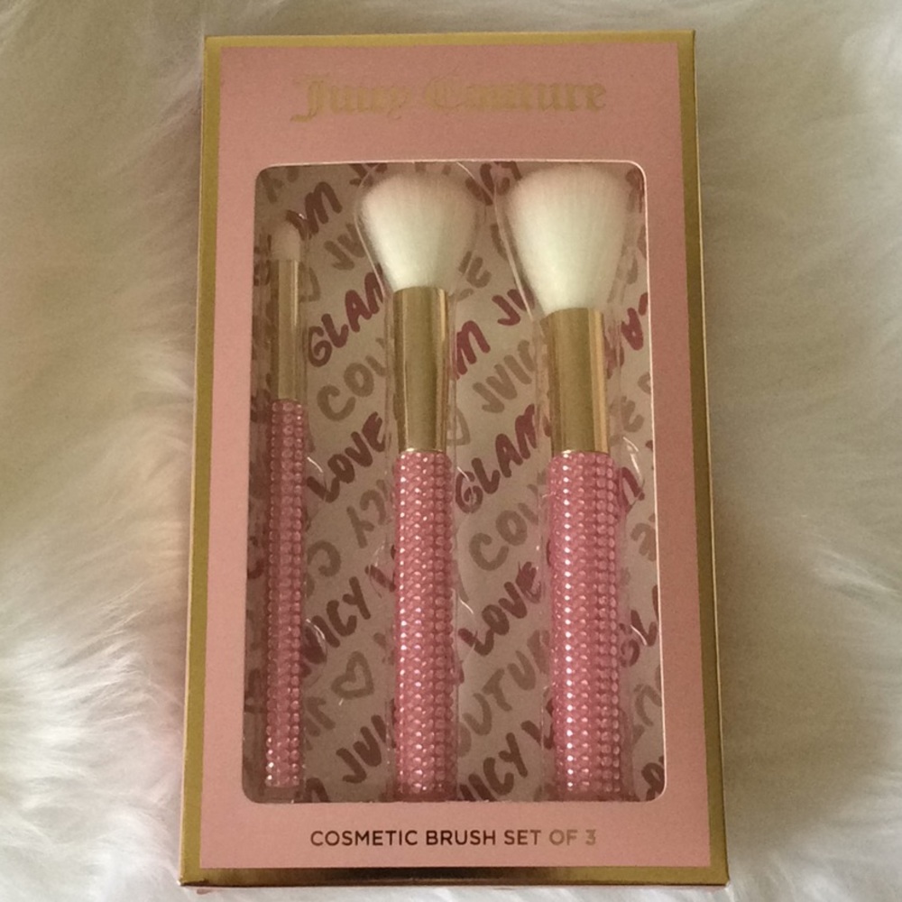 Juicy couture brush set